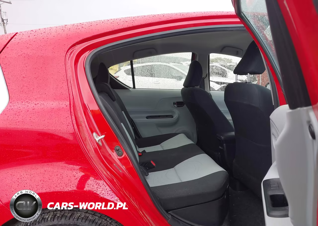 2014 Toyota Prius C Two VIN:JTDKDTB3XE1566738 - 8