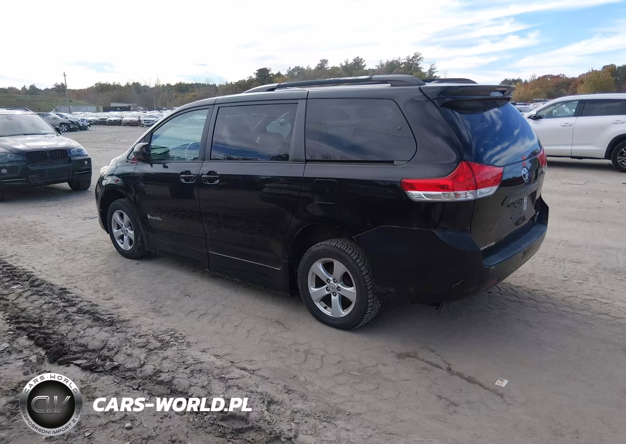 2012 Toyota Sienna VIN:5TDKK3DC8CS200988 - 3