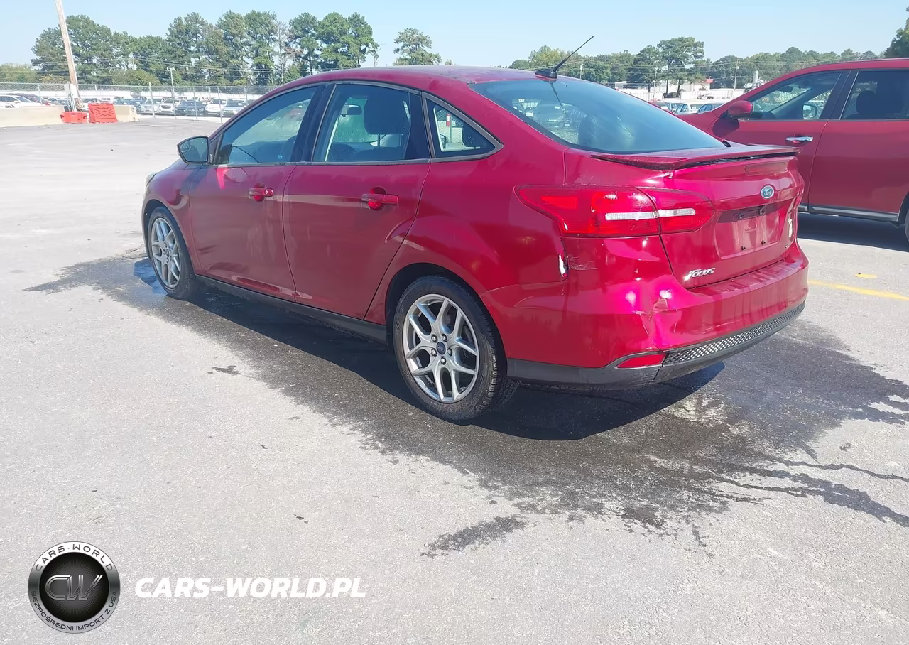 2015 Ford Focus Se VIN:1FADP3F28FL253183 - 3