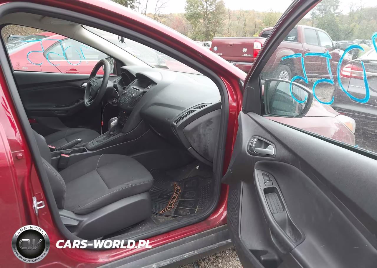 2015 Ford Focus Se VIN:1FADP3F2XFL303873 - 5