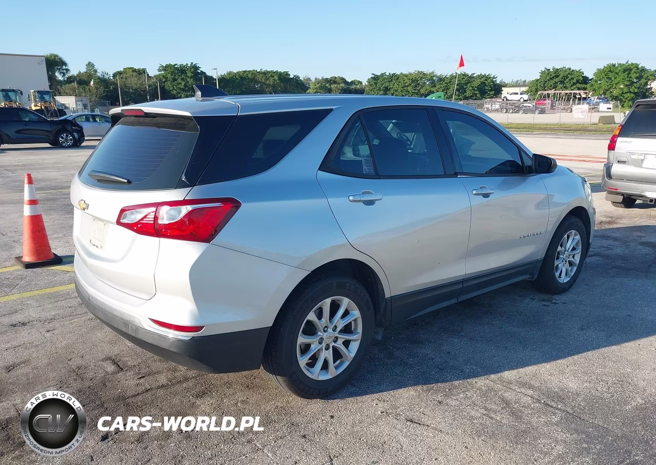2018 Chevrolet Equinox Ls VIN:2GNAXHEV4J6145108 - 4