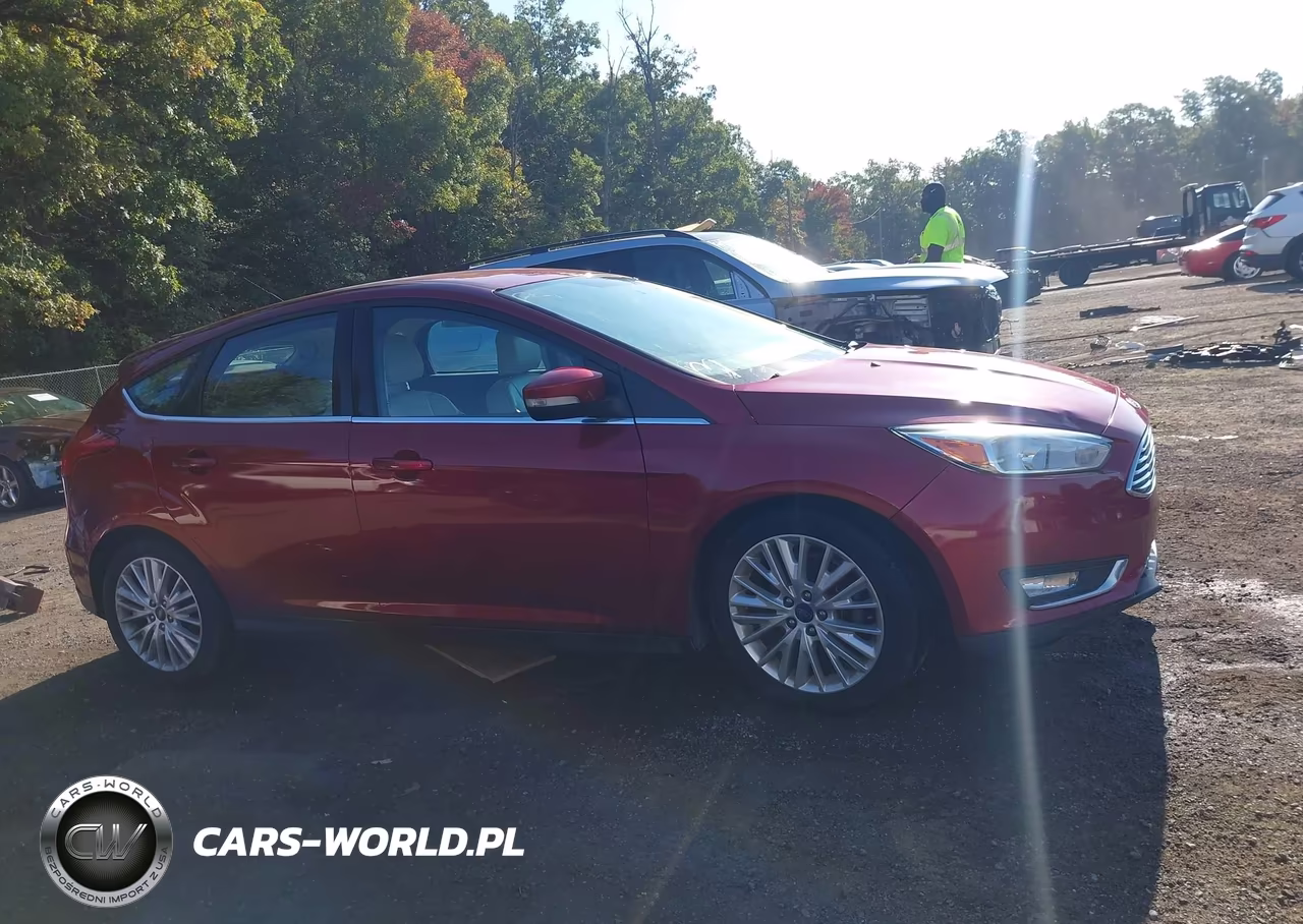 2016 Ford Focus Titanium VIN:1FADP3N20GL330504 - 13