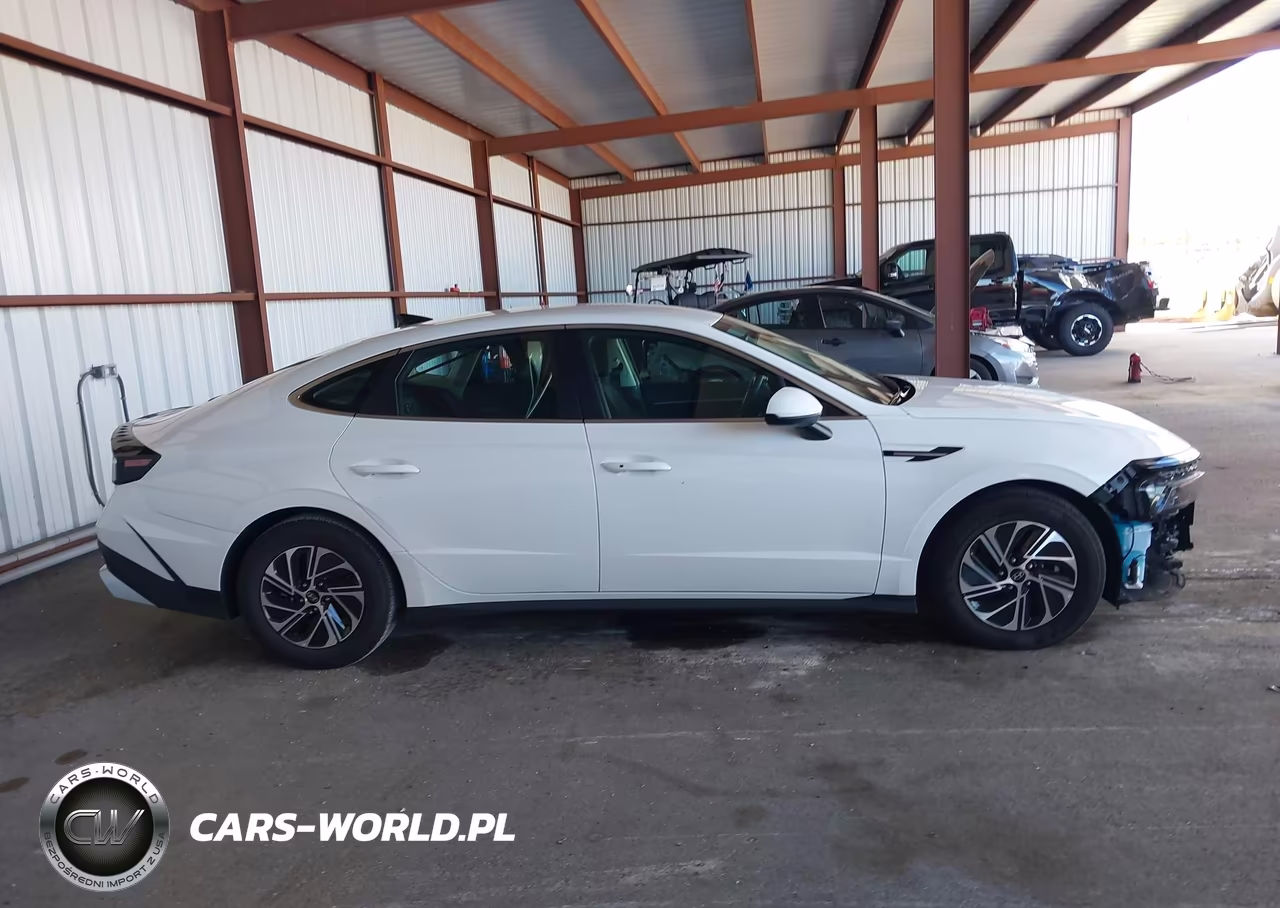 2026 Hyundai Sonata Hybrid Blue VIN:KMHL24JJ7TA161011 - 14