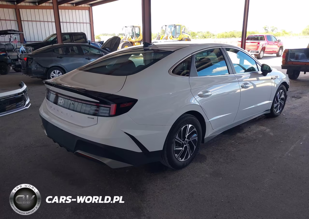 2026 Hyundai Sonata Hybrid Blue VIN:KMHL24JJ7TA161011 - 4