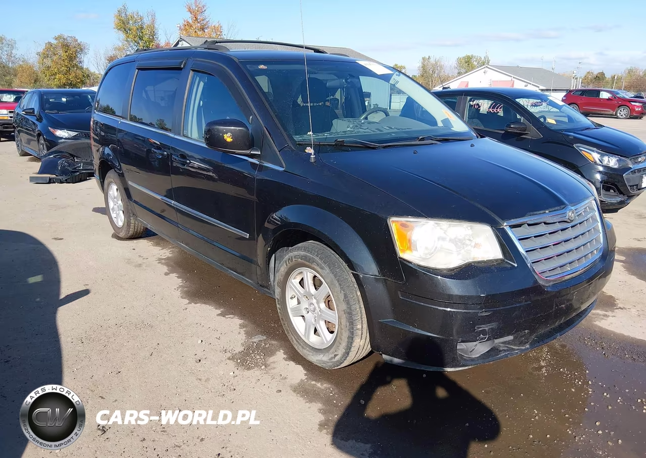 2010 Chrysler Town & Country Touring – zdjęcie 1 z 16