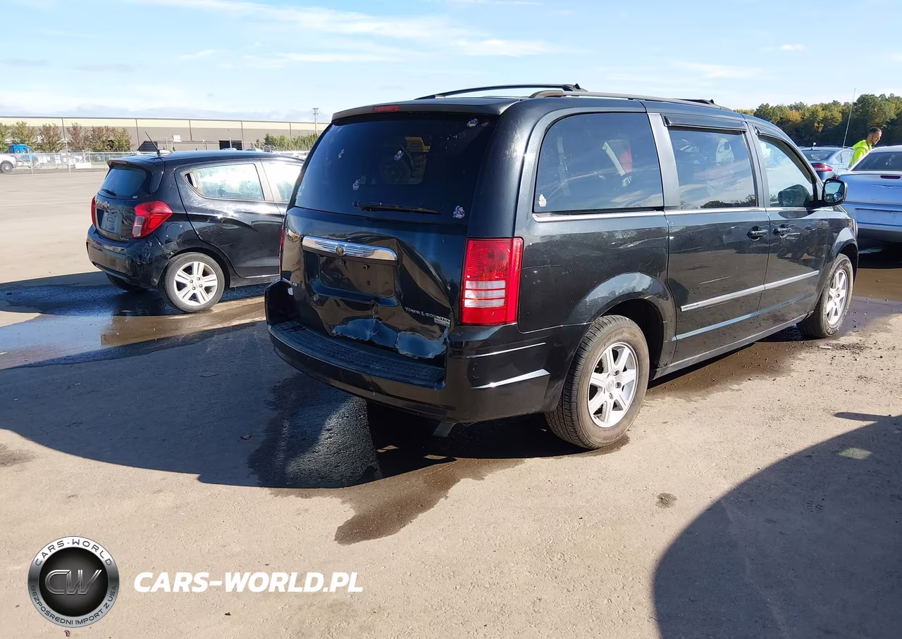2010 Chrysler Town & Country Touring VIN:2A4RR5D1XAR494981 - 4