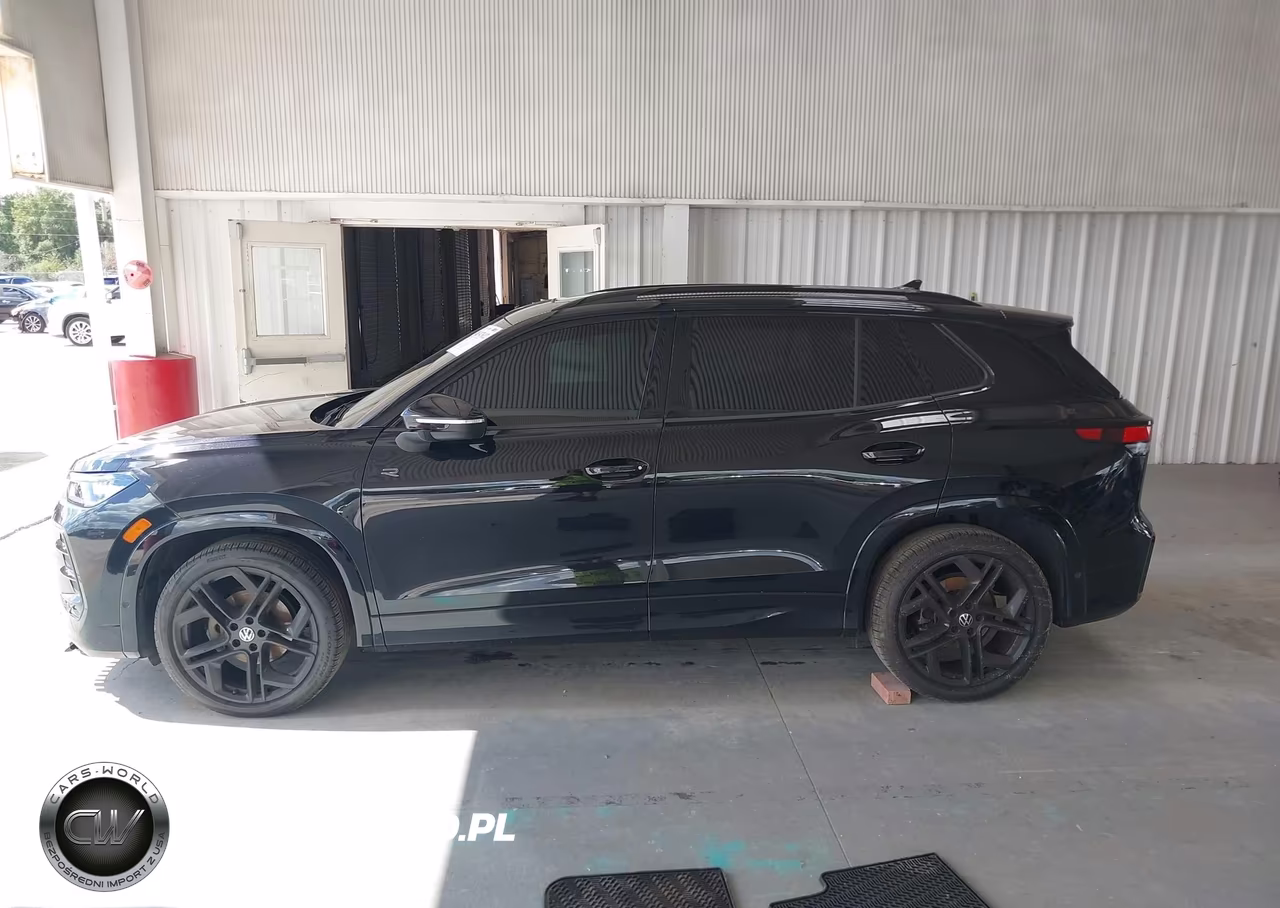 2026 Volkswagen Tiguan Se R-Line Black VIN:3VVHR7RM2TM001581 - 15