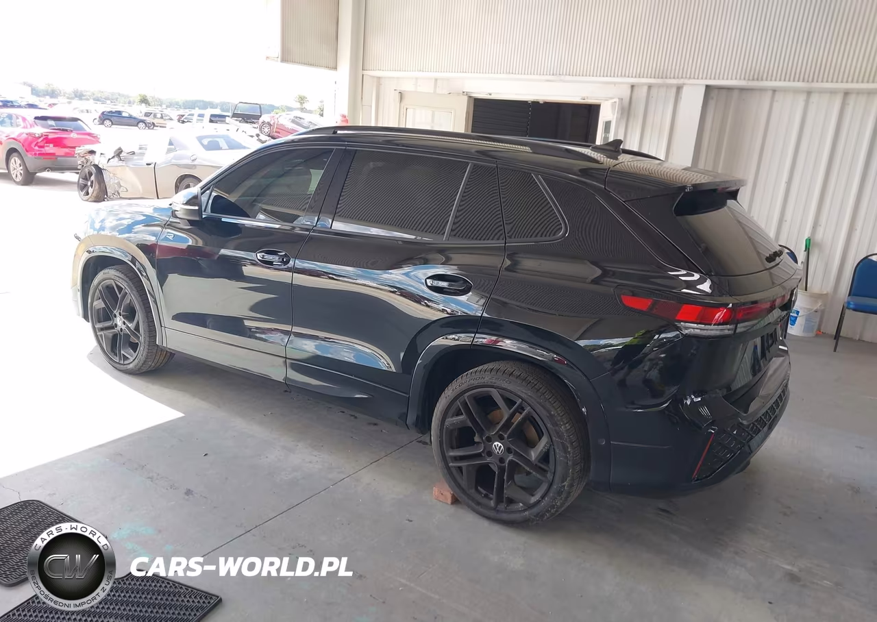 2026 Volkswagen Tiguan Se R-Line Black VIN:3VVHR7RM2TM001581 - 3