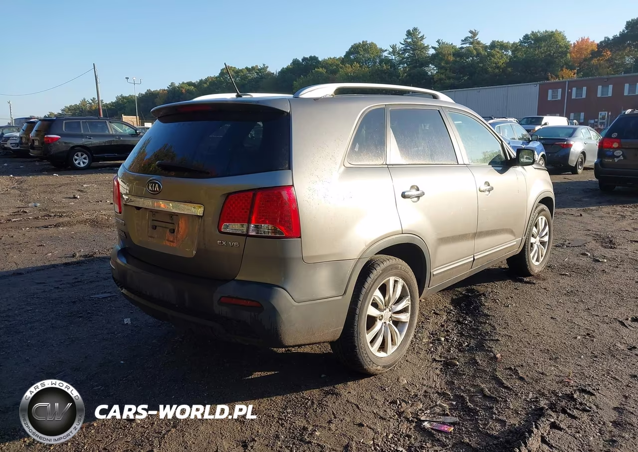 2011 Kia Sorento Ex V6 VIN:5XYKU4A24BG025050 - 4