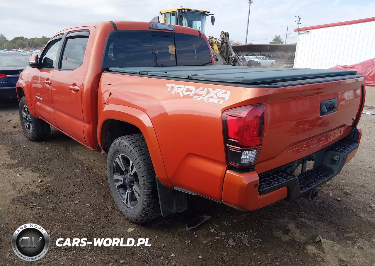 2018 Toyota Tacoma Trd Sport VIN:3TMCZ5ANXJM156023 - 3