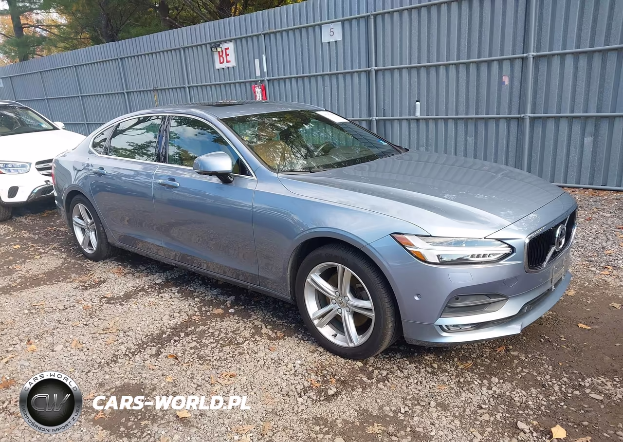 2018 Volvo S90 T5 Momentum