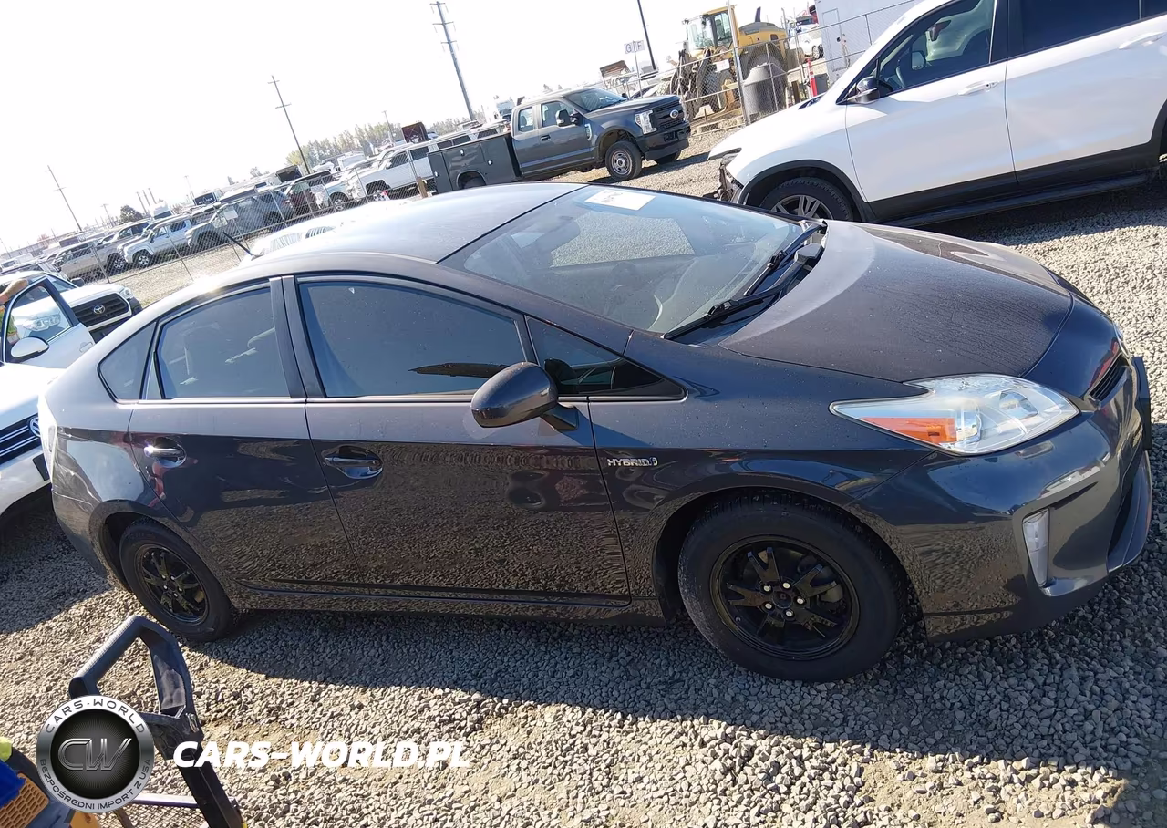 2014 Toyota Prius Two VIN:JTDKN3DU0E1755336 - 13