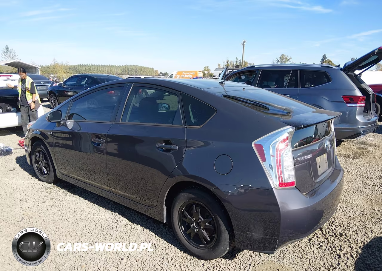 2014 Toyota Prius Two VIN:JTDKN3DU0E1755336 - 3