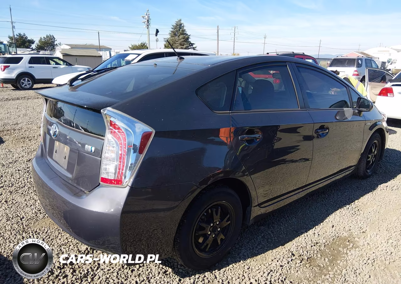 2014 Toyota Prius Two VIN:JTDKN3DU0E1755336 - 4