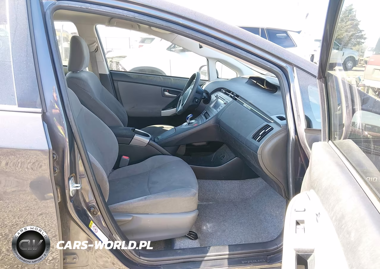 2014 Toyota Prius Two VIN:JTDKN3DU0E1755336 - 5