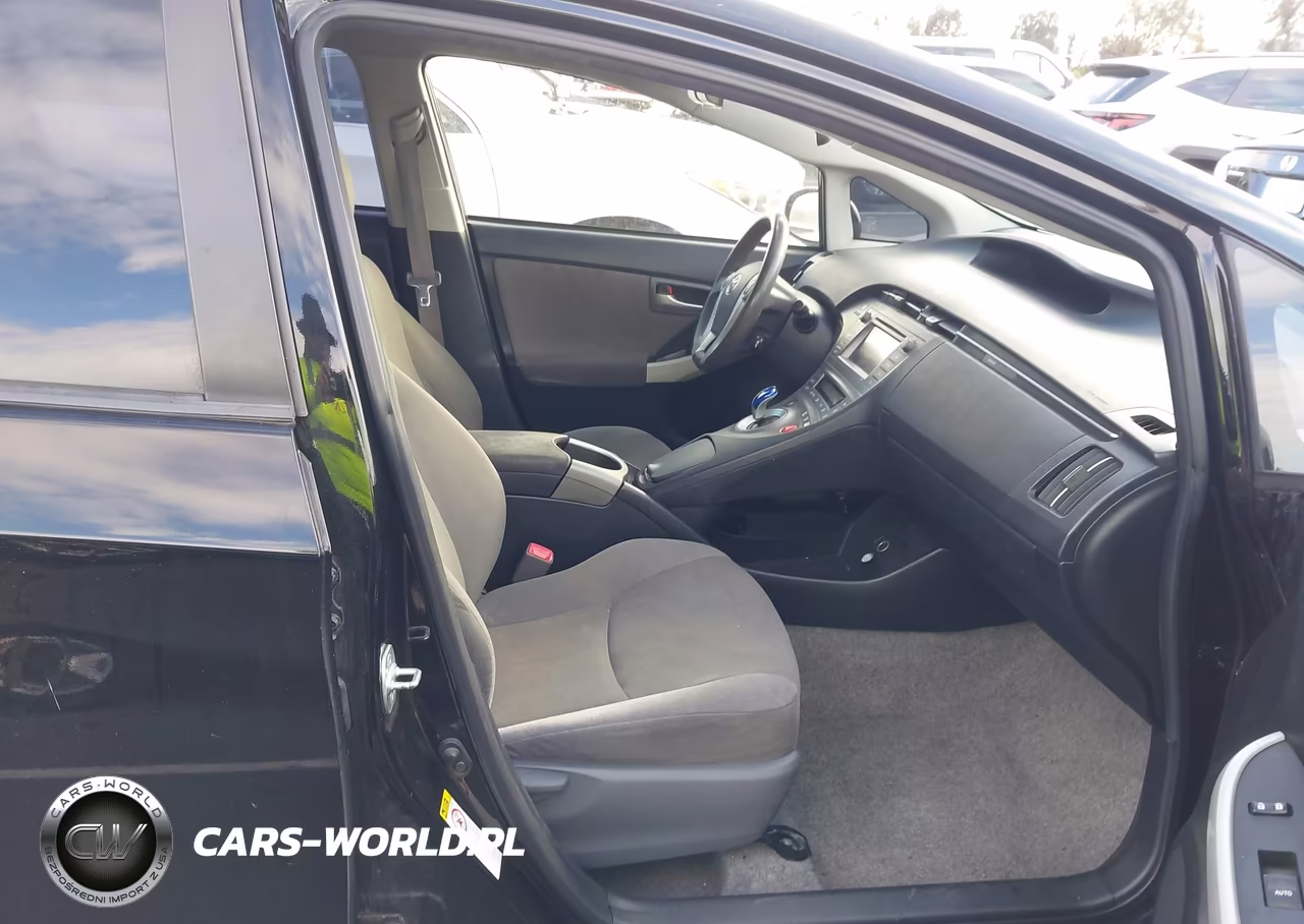 2013 Toyota Prius Two VIN:JTDKN3DU1D0341308 - 5
