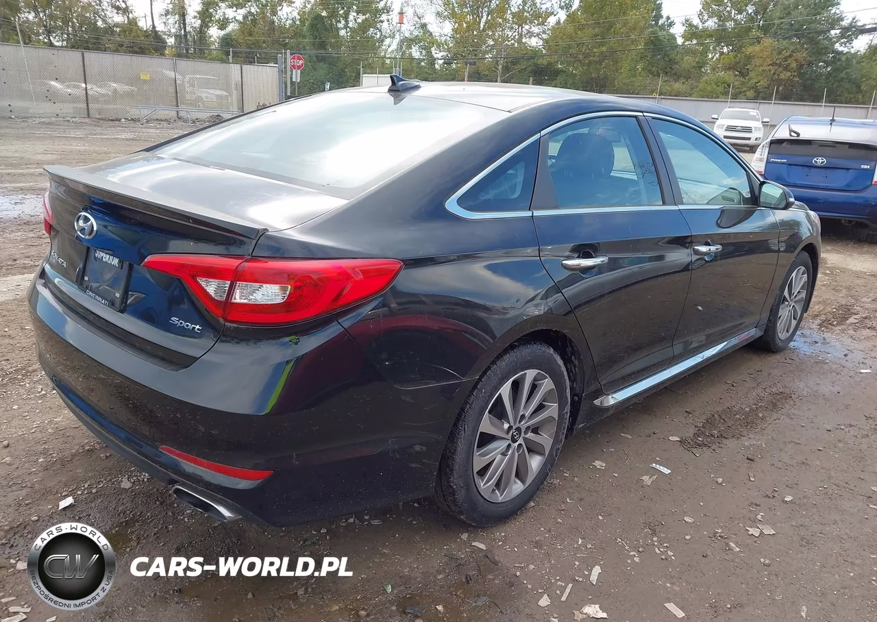 2016 Hyundai Sonata Sport VIN:5NPE34AF4GH337615 - 4