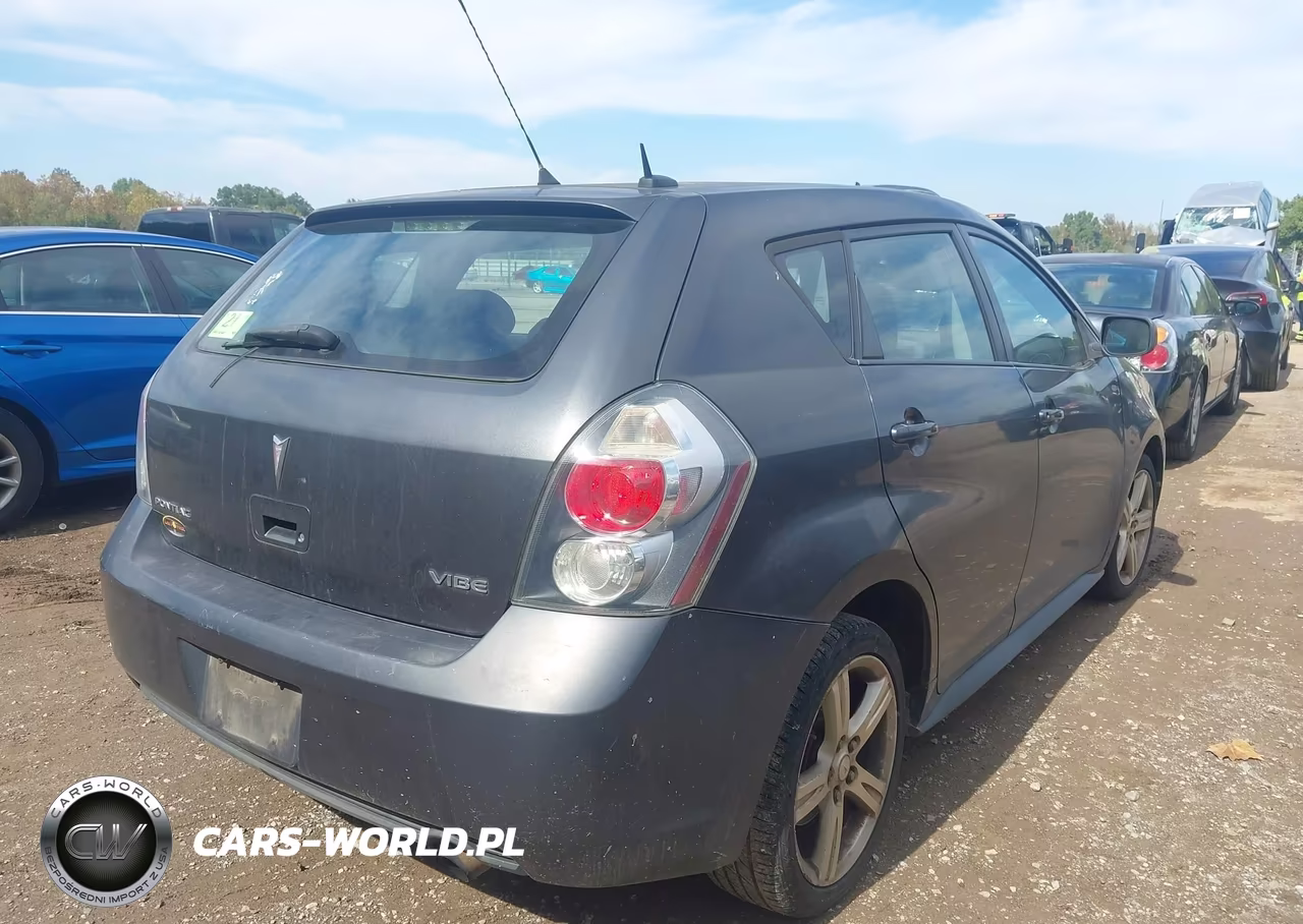 2009 Pontiac Vibe VIN:5Y2SL670X9Z461949 - 4