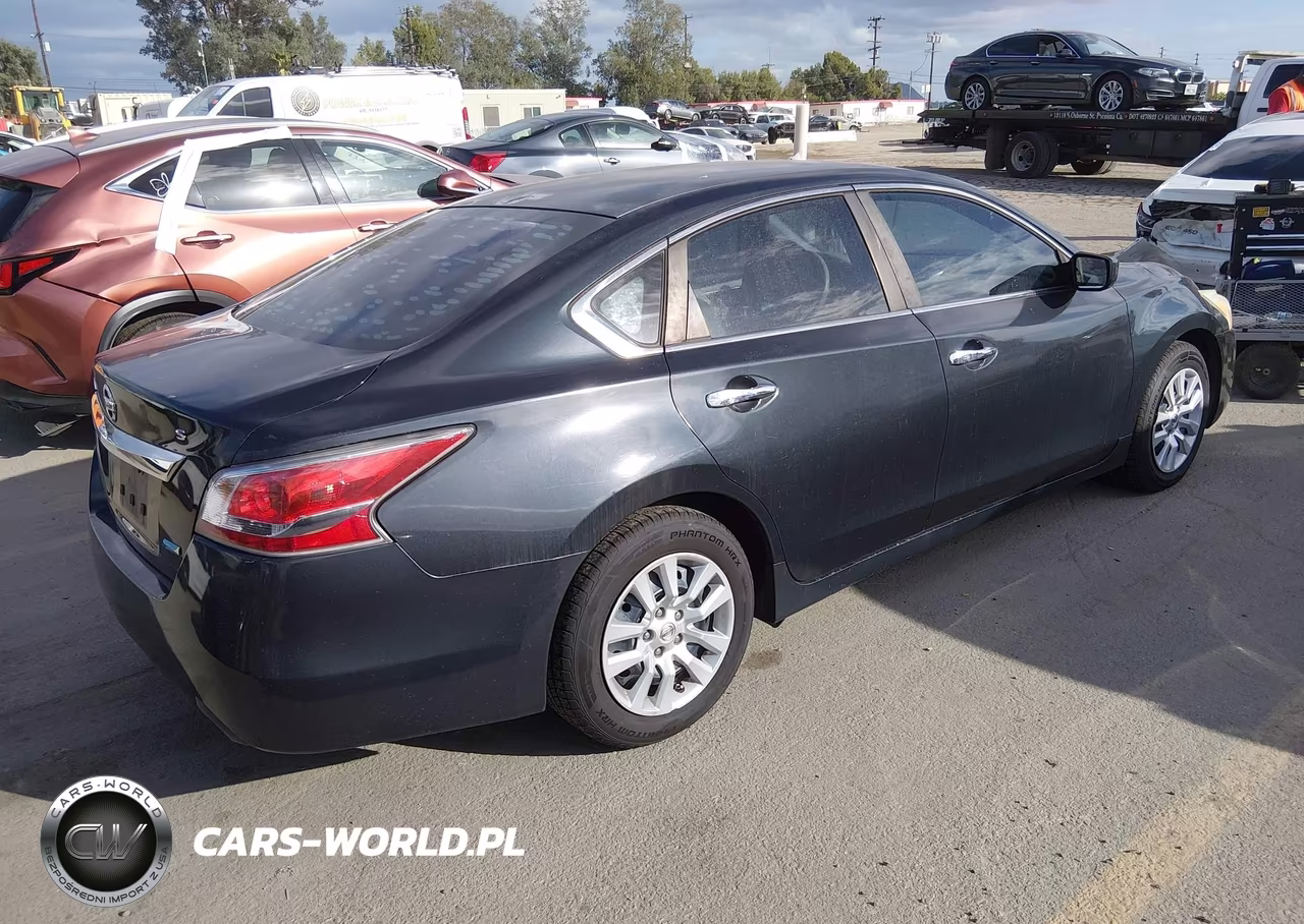 2014 Nissan Altima 2.5 S VIN:1N4AL3AP8EN223685 - 4