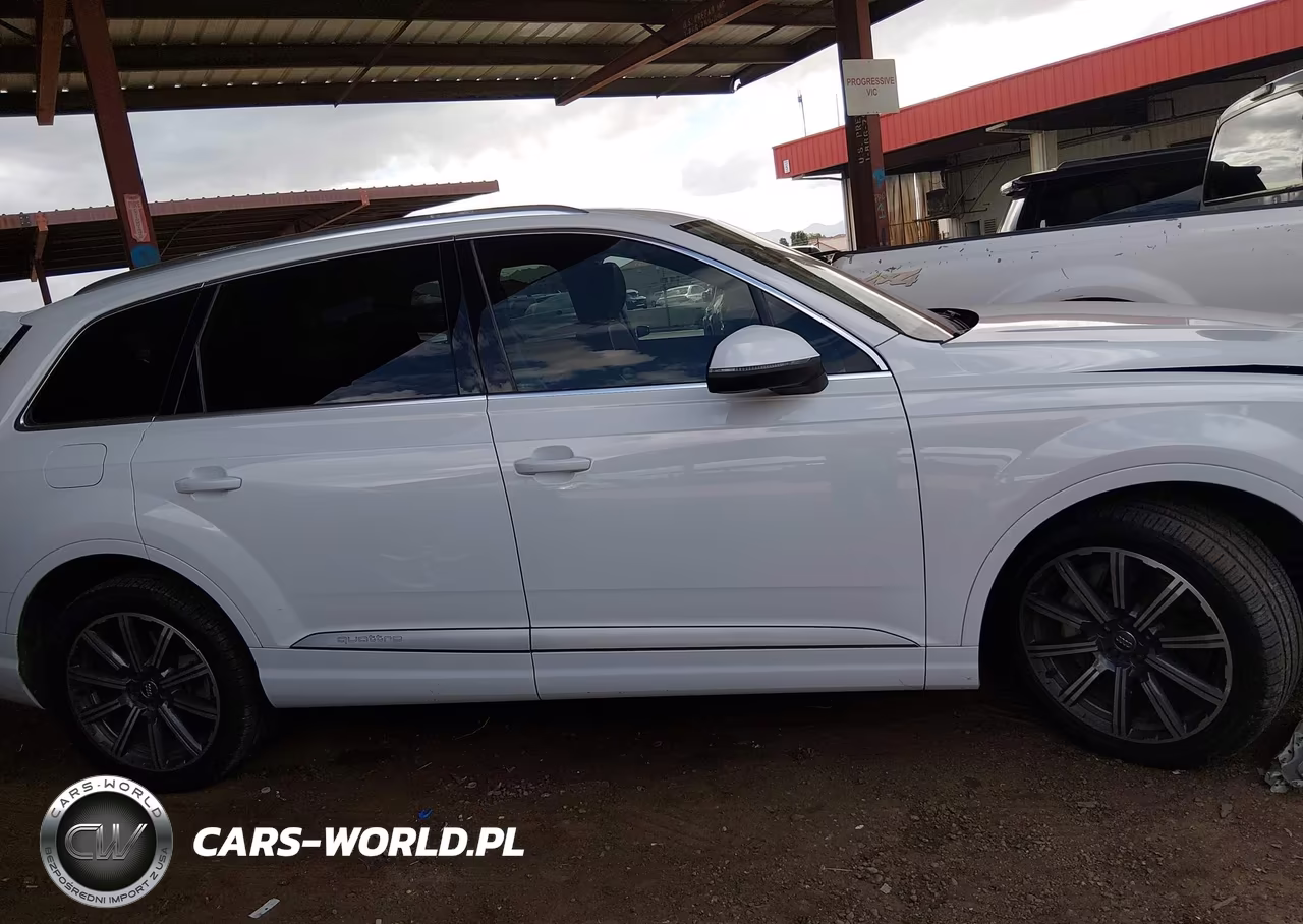 2017 Audi Q7 3.0T Premium VIN:WA1VAAF79HD030304 - 14