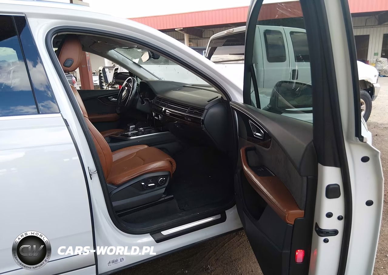 2017 Audi Q7 3.0T Premium VIN:WA1VAAF79HD030304 - 5