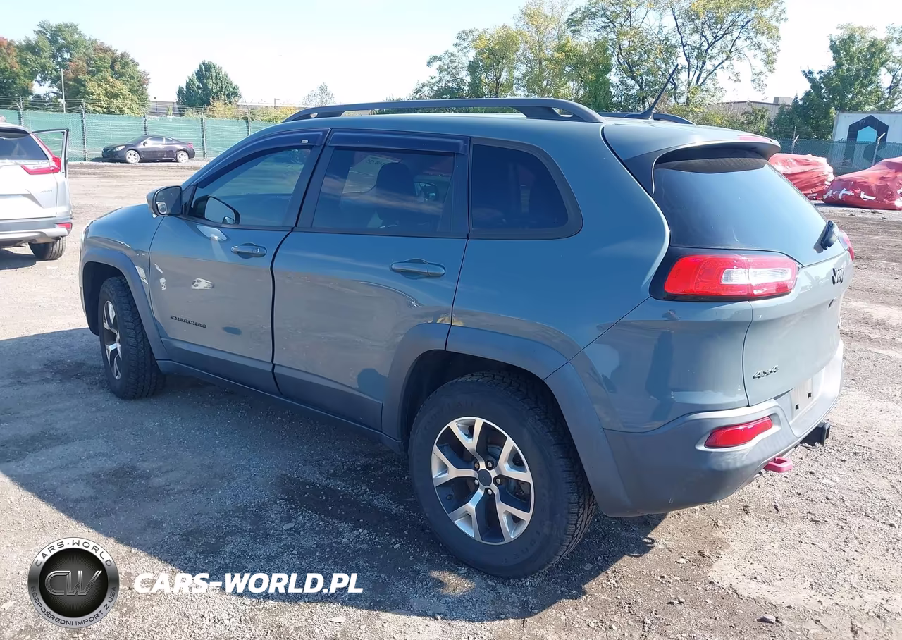 2015 Jeep Cherokee Trailhawk VIN:1C4PJMBS0FW724214 - 3