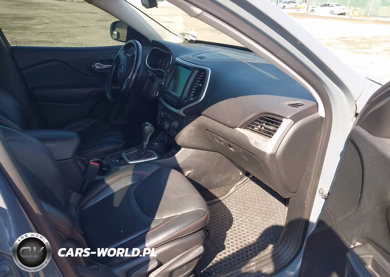 2015 Jeep Cherokee Trailhawk VIN:1C4PJMBS0FW724214 - 5