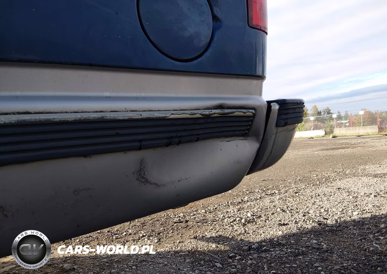 1999 Chevrolet Suburban K1500 VIN:1GNFK16R3XJ320778 - 12