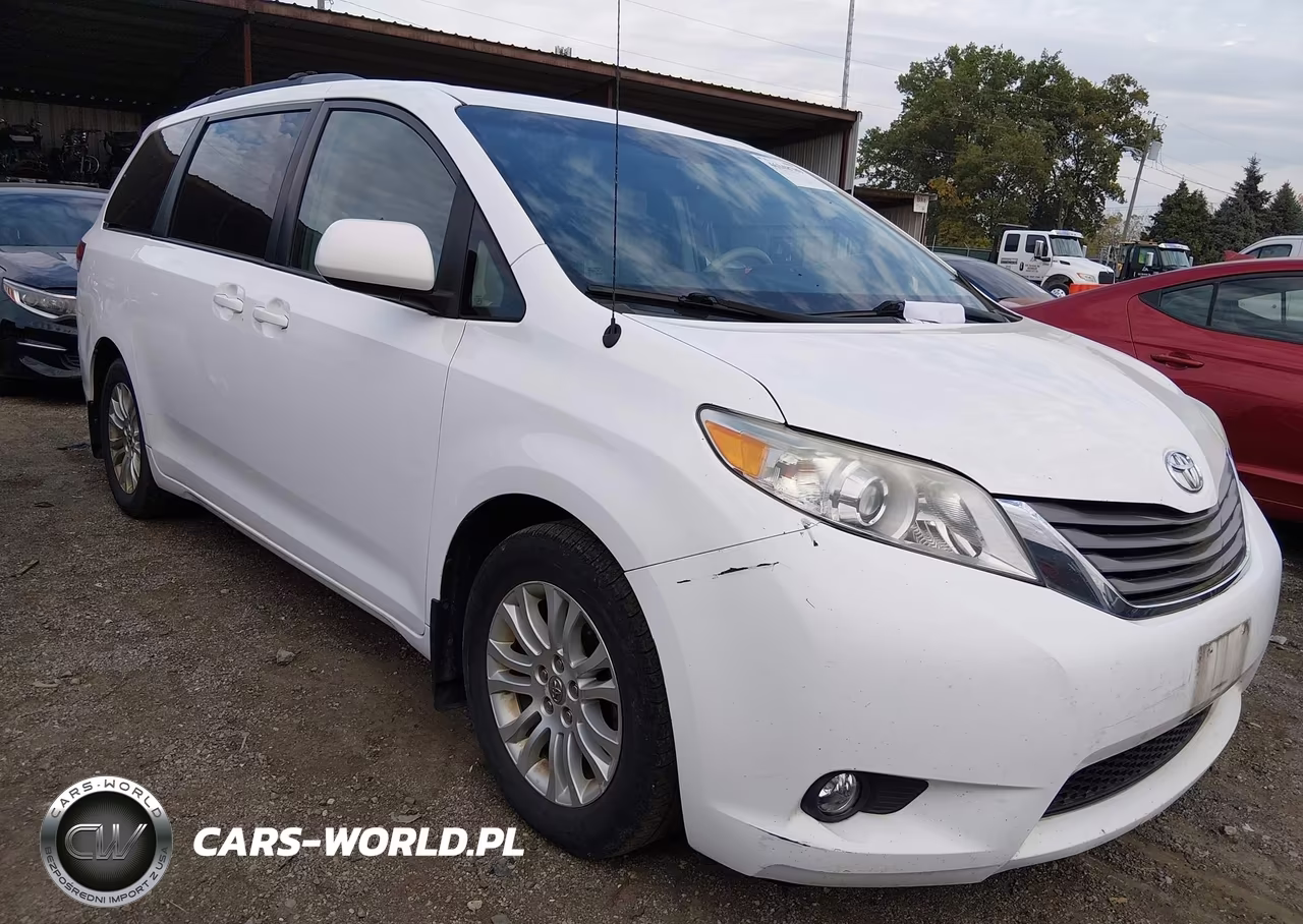 2013 Toyota Sienna Xle V6 8 Passenger