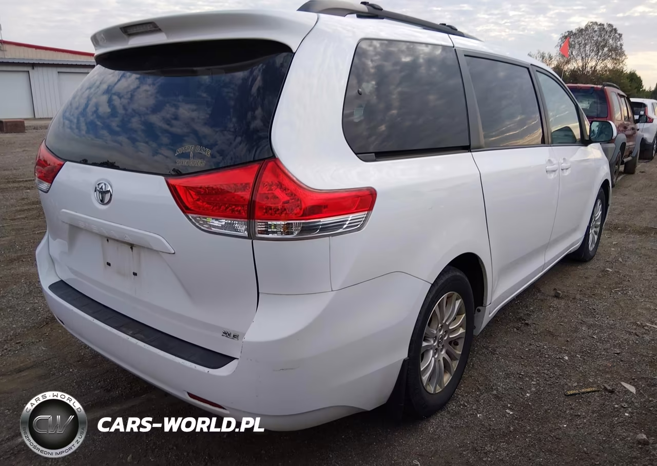 2013 Toyota Sienna Xle V6 8 Passenger VIN:5TDYK3DC4DS280348 - 4