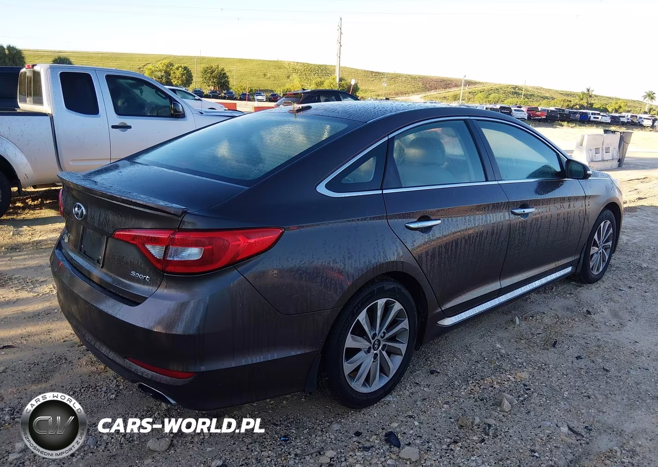 2015 Hyundai Sonata Sport VIN:5NPE34AFXFH198508 - 4