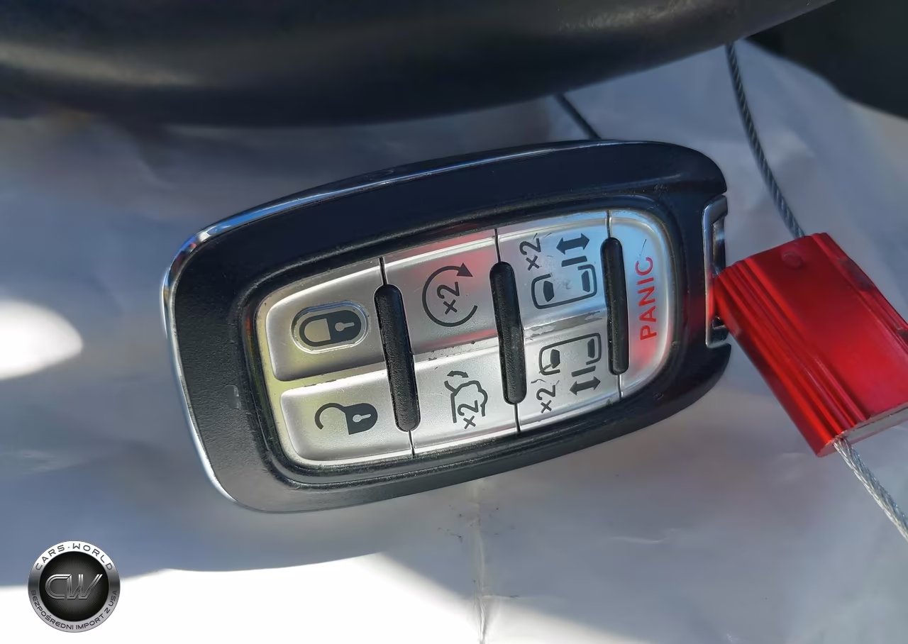 2018 Chrysler Pacifica Touring L Plus VIN:2C4RC1EG2JR270686 - 11