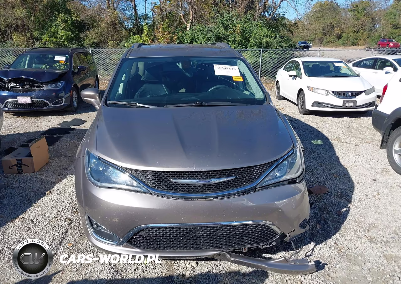 2018 Chrysler Pacifica Touring L Plus VIN:2C4RC1EG2JR270686 - 13