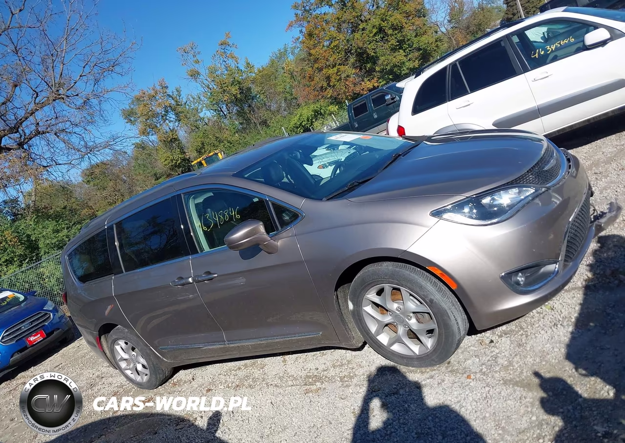 2018 Chrysler Pacifica Touring L Plus VIN:2C4RC1EG2JR270686 - 14