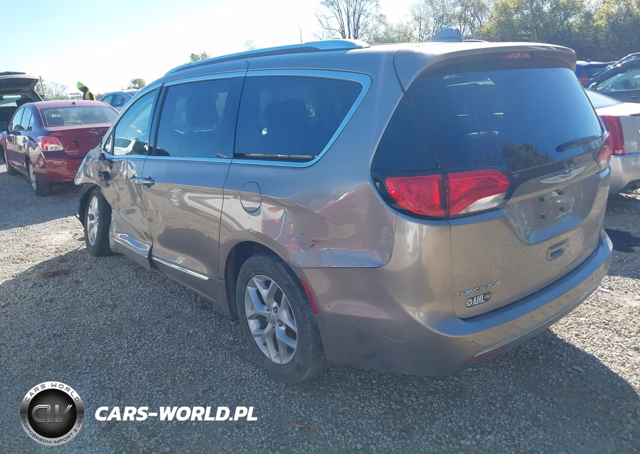 2018 Chrysler Pacifica Touring L Plus VIN:2C4RC1EG2JR270686 - 3