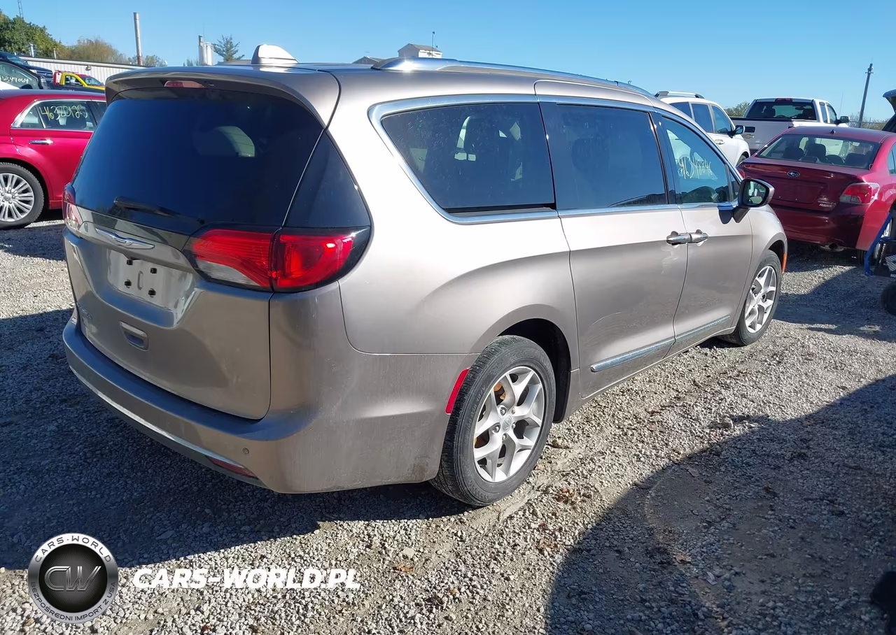 2018 Chrysler Pacifica Touring L Plus VIN:2C4RC1EG2JR270686 - 4