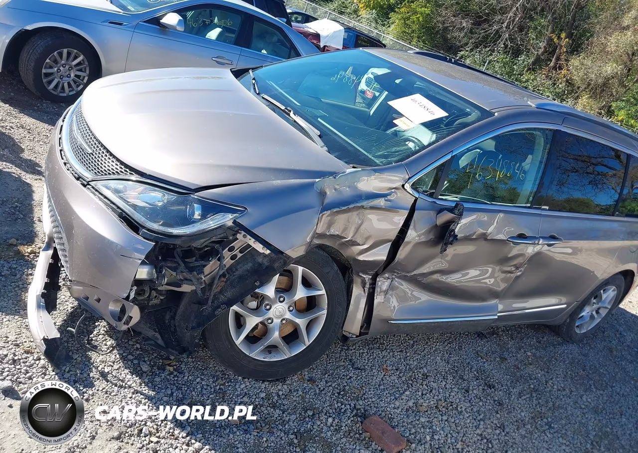 2018 Chrysler Pacifica Touring L Plus VIN:2C4RC1EG2JR270686 - 6