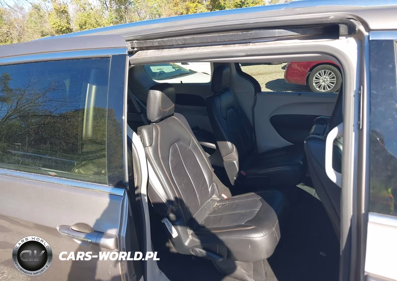 2018 Chrysler Pacifica Touring L Plus VIN:2C4RC1EG2JR270686 - 8