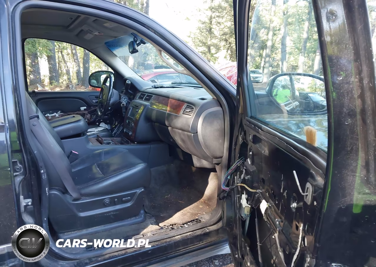 2010 Chevrolet Tahoe Ltz VIN:1GNUKCE01AR108122 - 5