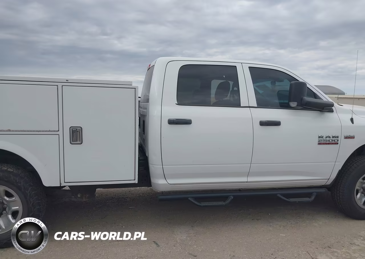 2018 Ram 2500 Tradesman 4X4 8' Box VIN:3C6UR5HJ9JG358767 - 13