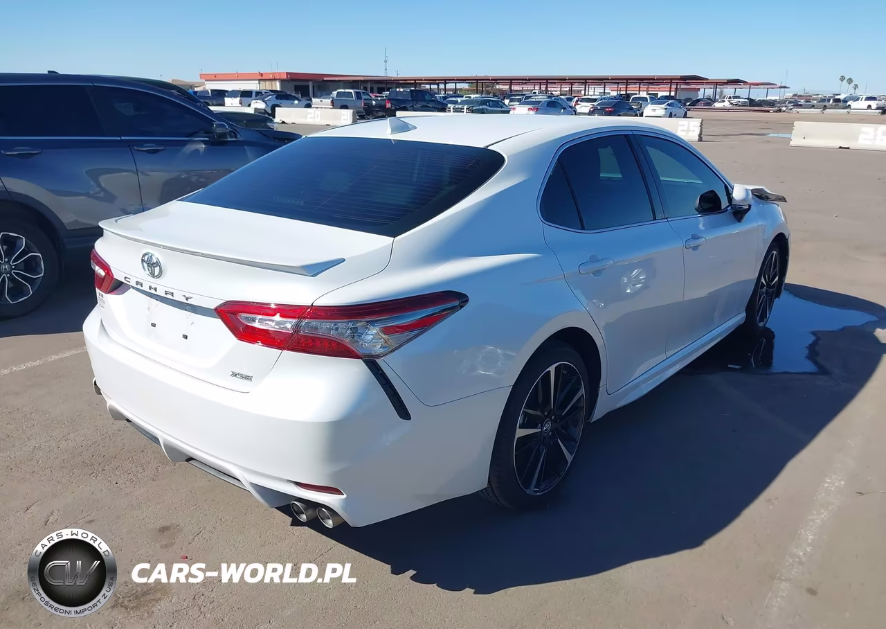 2019 Toyota Camry Xse VIN:4T1B61HKXKU749768 - 4