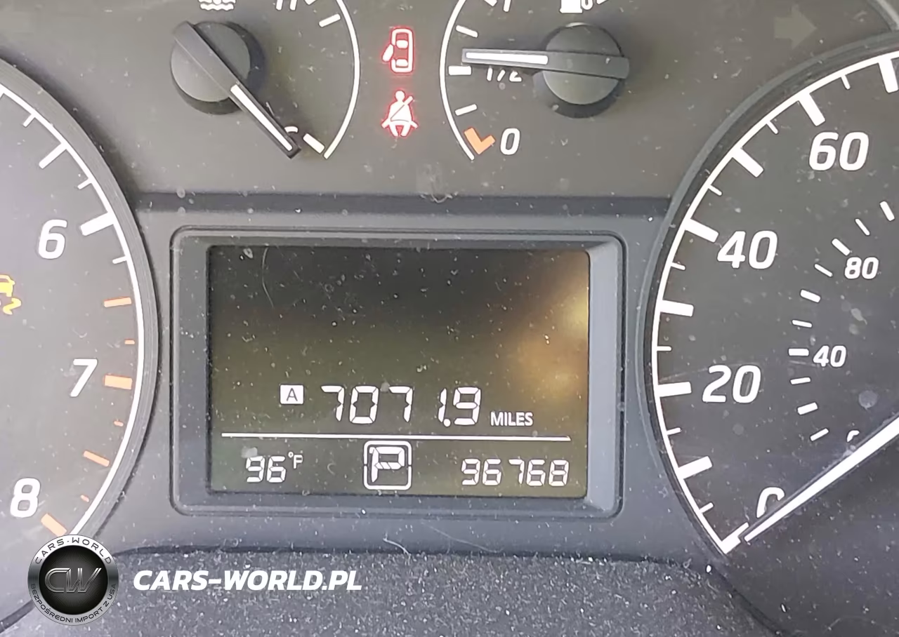 2016 Nissan Sentra S VIN:3N1AB7AP3GY231755 - 16