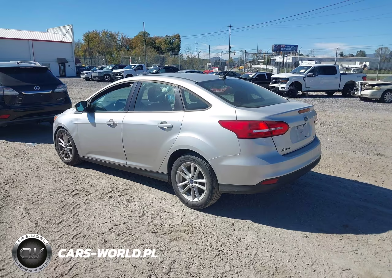 2015 Ford Focus Se VIN:1FADP3F29FL209998 - 3