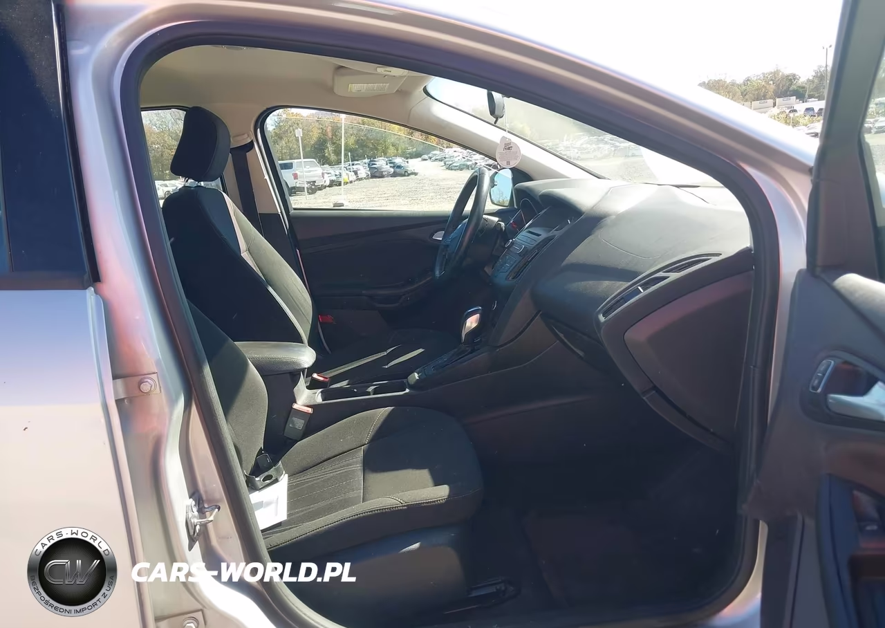 2015 Ford Focus Se VIN:1FADP3F29FL209998 - 5