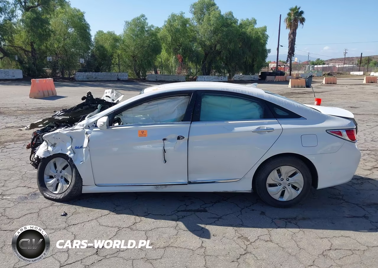 2015 Hyundai Sonata Hybrid VIN:KMHEC4A40FA138870 - 13