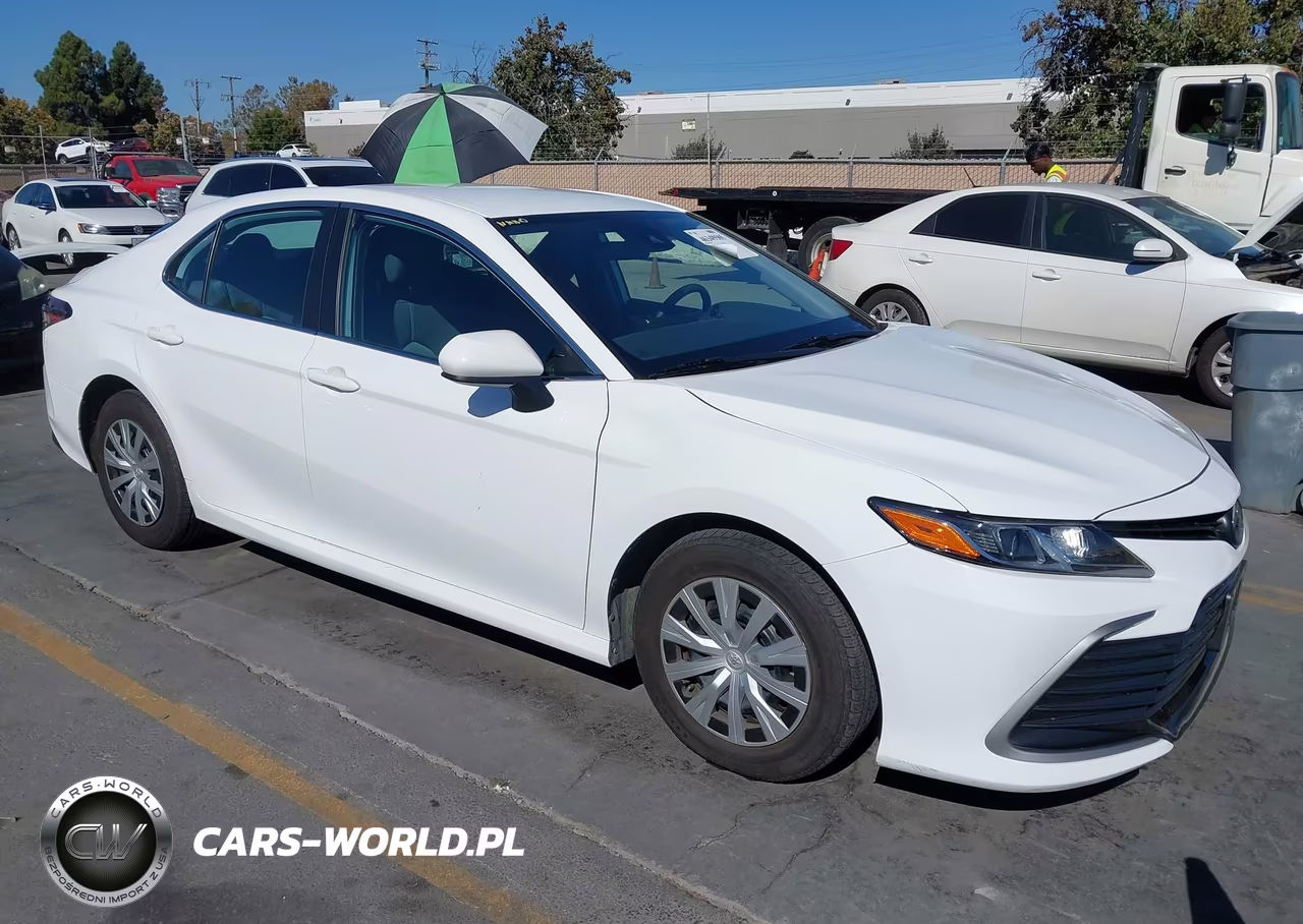 2022 Toyota Camry Le Hybrid – zdjęcie 1 z 16