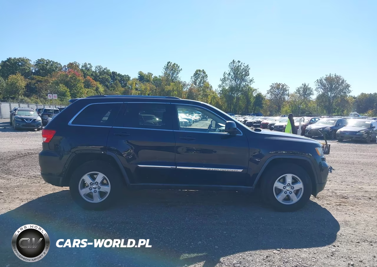 2011 Jeep Grand Cherokee Laredo VIN:1J4RR4GG0BC523330 - 13