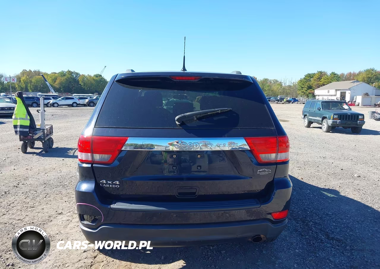 2011 Jeep Grand Cherokee Laredo VIN:1J4RR4GG0BC523330 - 16