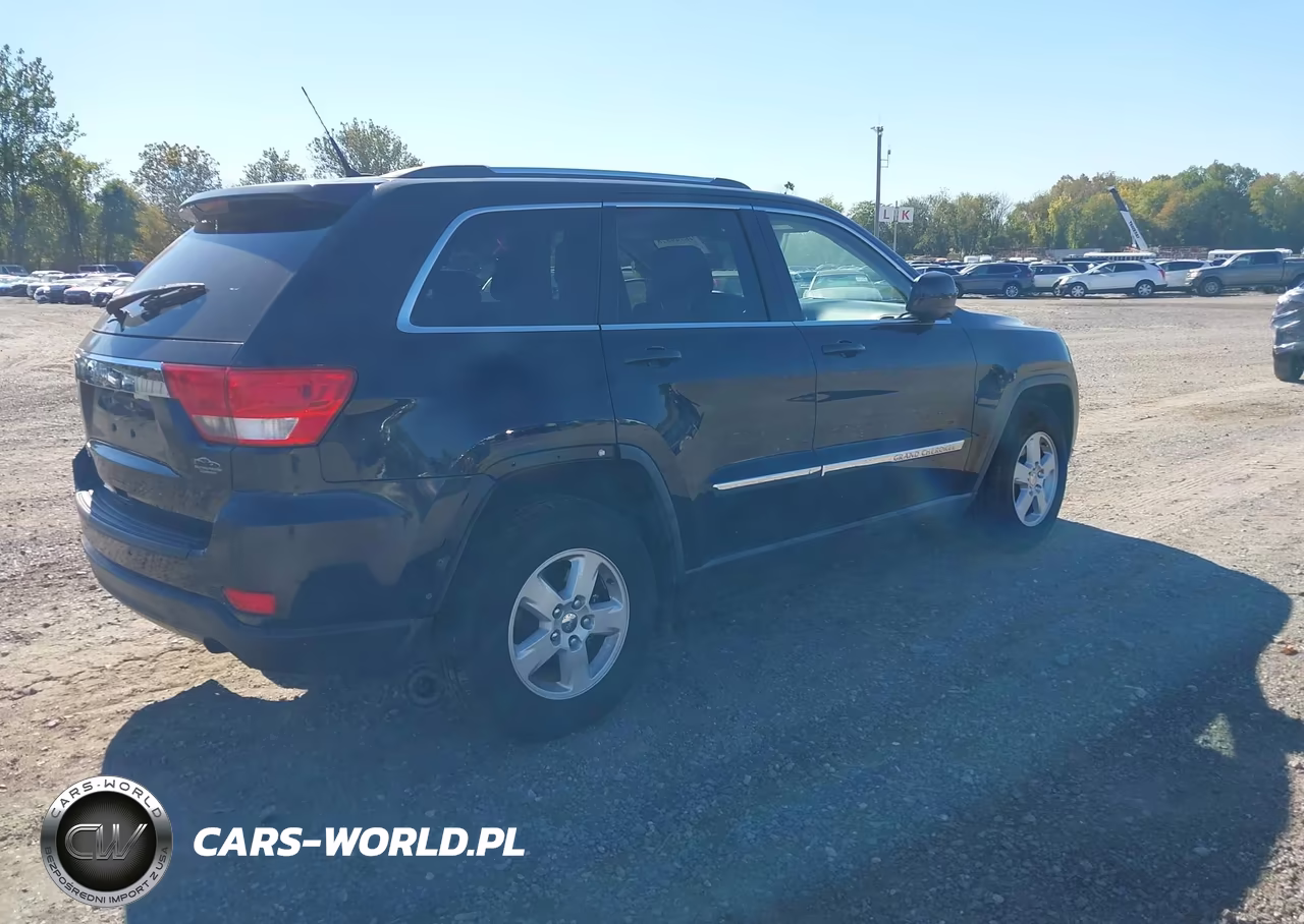 2011 Jeep Grand Cherokee Laredo VIN:1J4RR4GG0BC523330 - 4