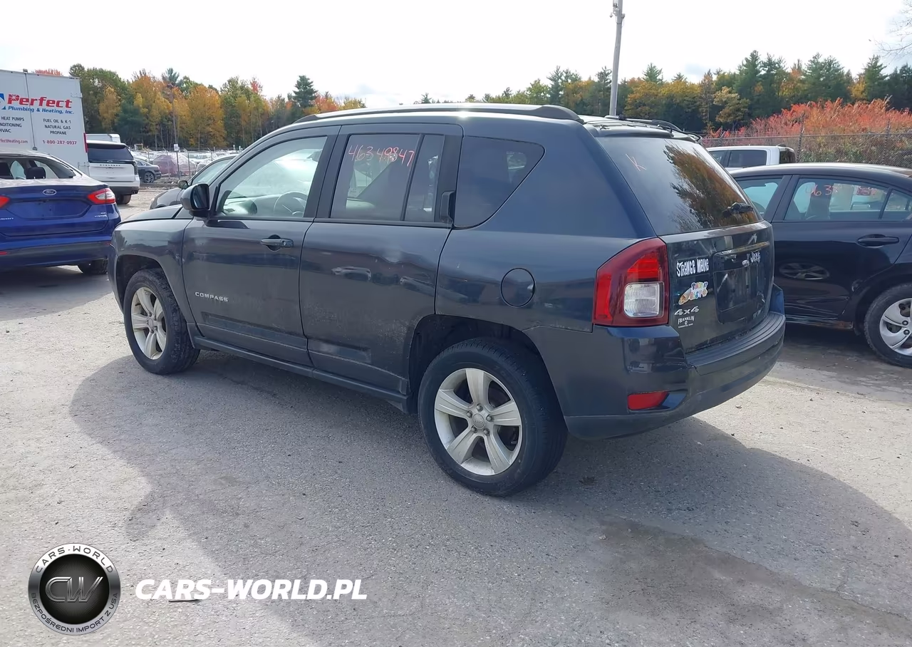 2015 Jeep Compass Latitude VIN:1C4NJDEB4FD106036 - 3